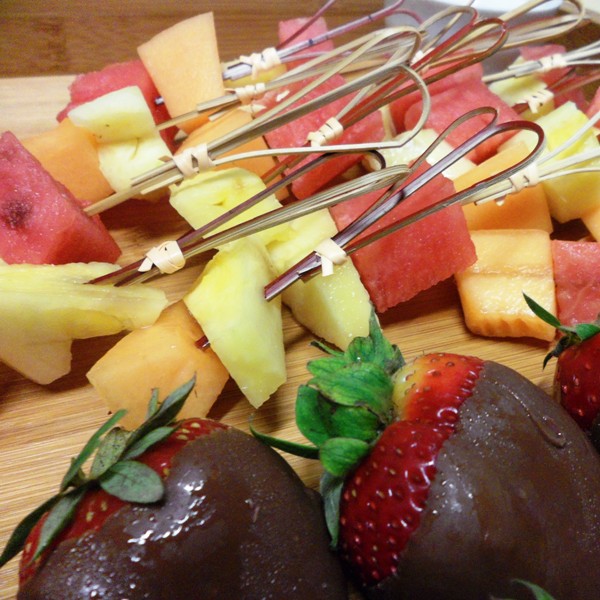 fruit-skewers-and-chocolate-strawberries-cr.jpg